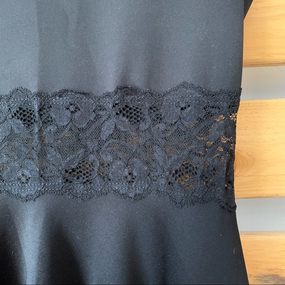 Black dress with lace - Picture 3 of 4